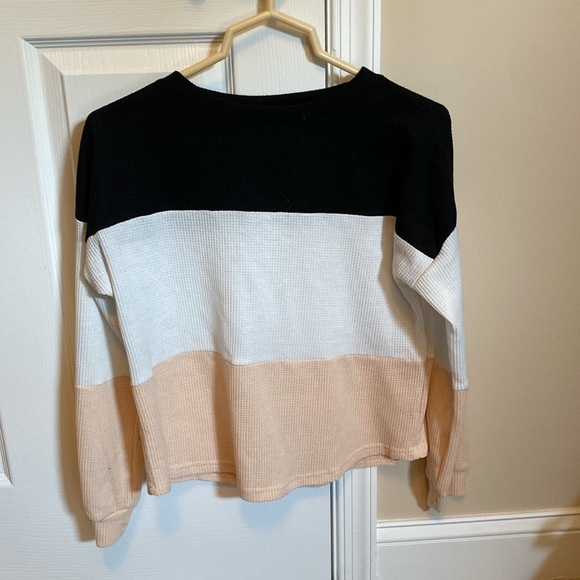 Women’s size s and xs sweater bundle from SHEIN - Picture 2 of 7
